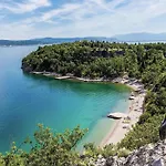 In Croatia Near Scenic Апартаменты *