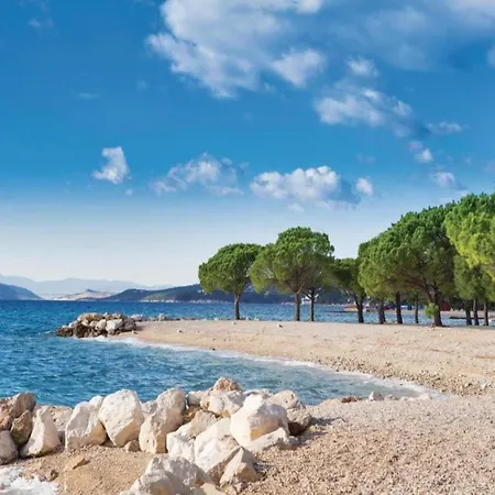 In Croatia Near Scenic Апартаменты