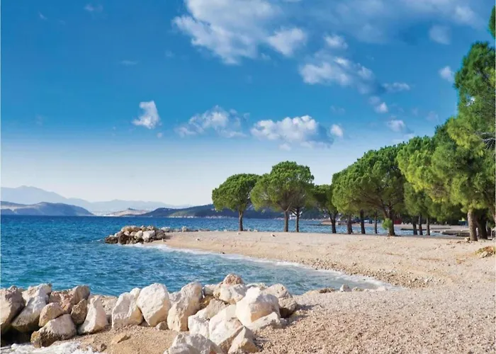 In Croatia Near Scenic דירה